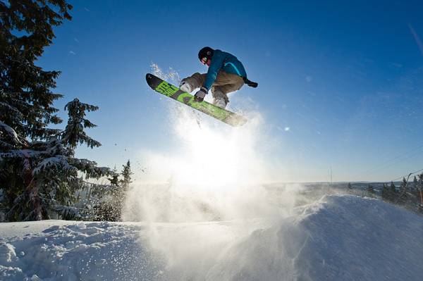 ​冬のスポーツといえばスキー・スノーボード！画像